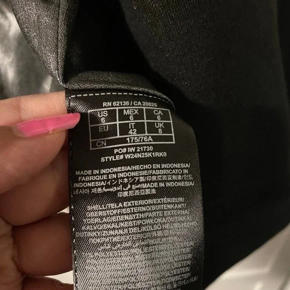 3/$20 GUESS women’s Blazer - Picture 7 of 7